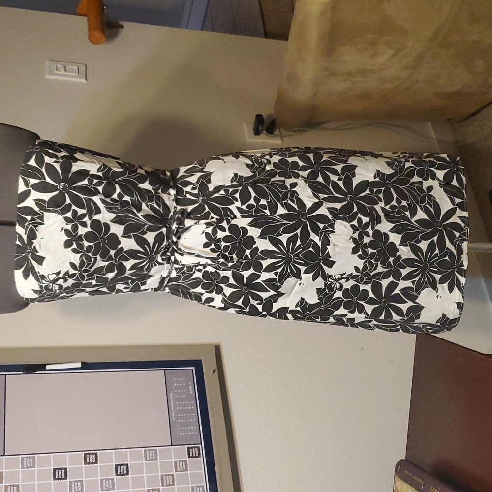 B/W Strapless Dress in Tropical Print; Sz 11